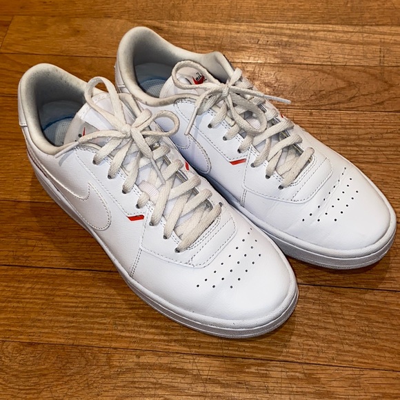 Nike Shoes - White Nike sneakers!!